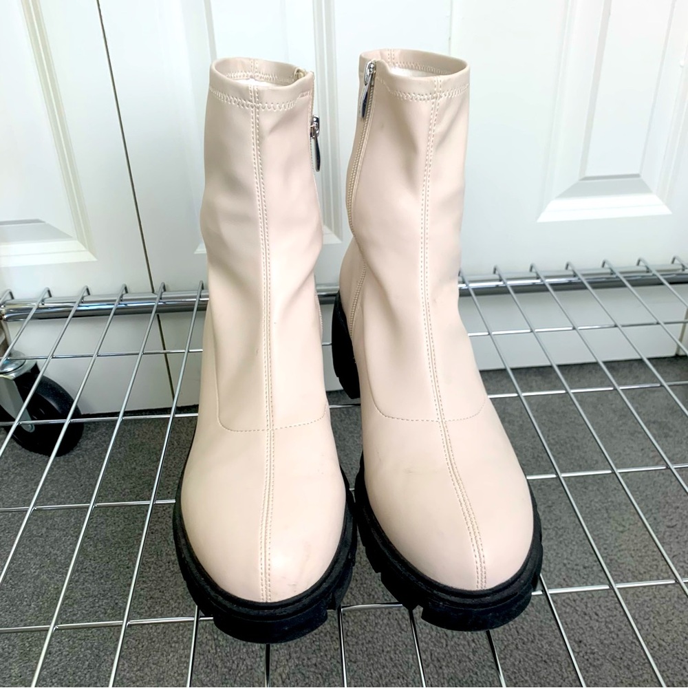 STEVEN Cream Lug Sole Boots